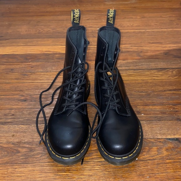 Dr. Martens Shoes - 1460 Women’s Smooth Lace up Dr. Martens- perfect condition!